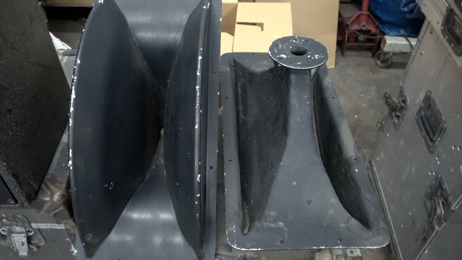 Large 1-Inch Metal Horns — Unidentified