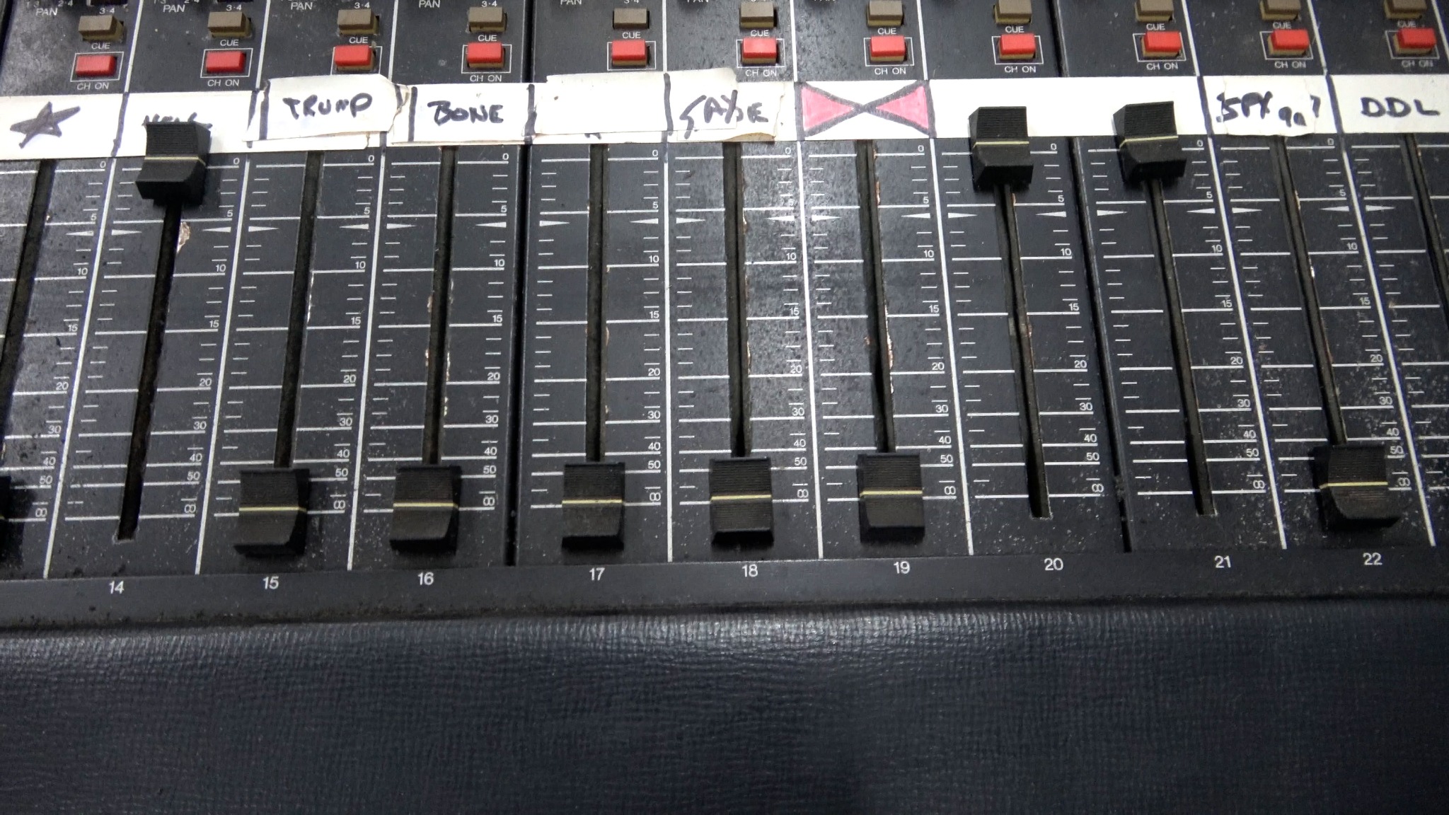Yamaha MC2404 fader section